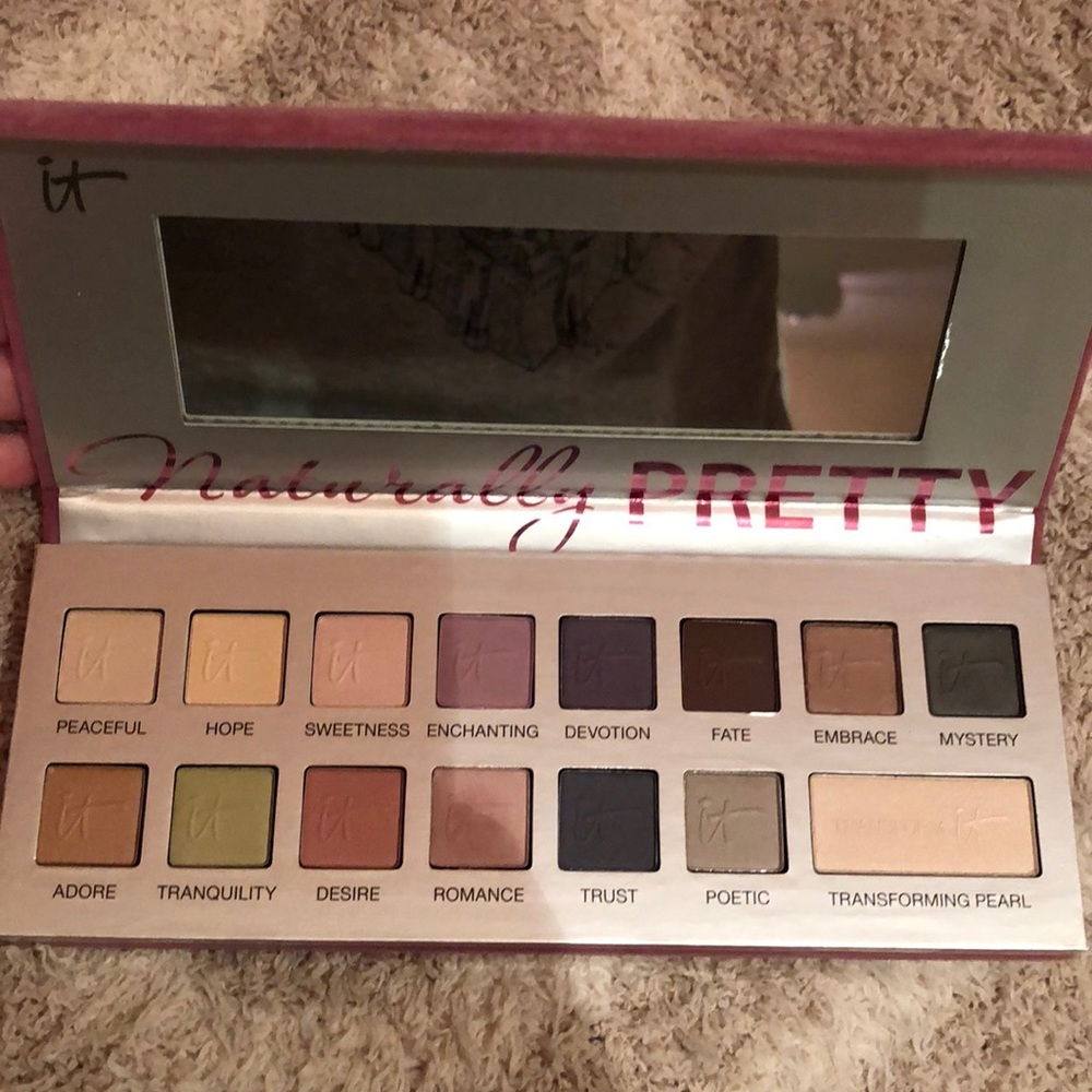 NEW IT Cosmetics Naturally Pretty Romantics Pallet